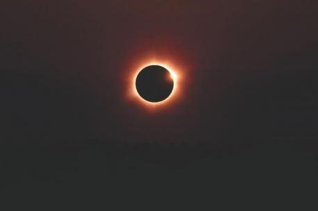 Consumo advierte sobre el uso obligatorio de gafas certificadas para el eclipse del 12 de agosto