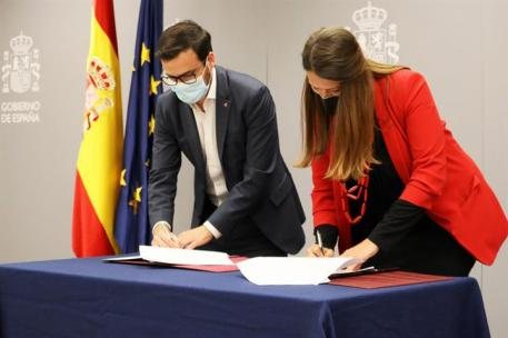 AESAN y Gasol Foundation firman un convenio para combatir la obesidad infantil en España
