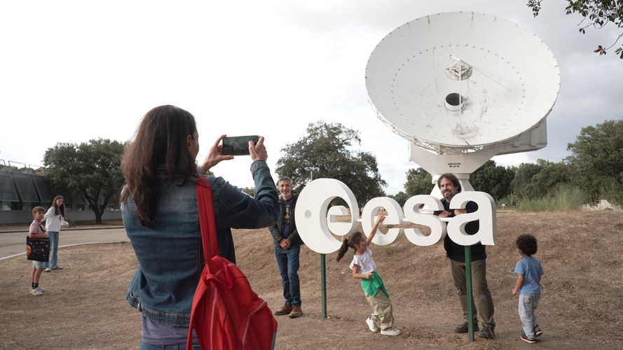 Más de 2.500 personas visitaron el Centro Europeo de Astronomía Espacial de la ESA en su jornada de puertas abiertas