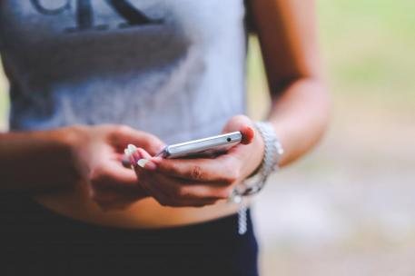 Consumo abre expediente sancionador a una teleco por cláusulas abusivas y activa el prefijo 400 para llamadas comerciales